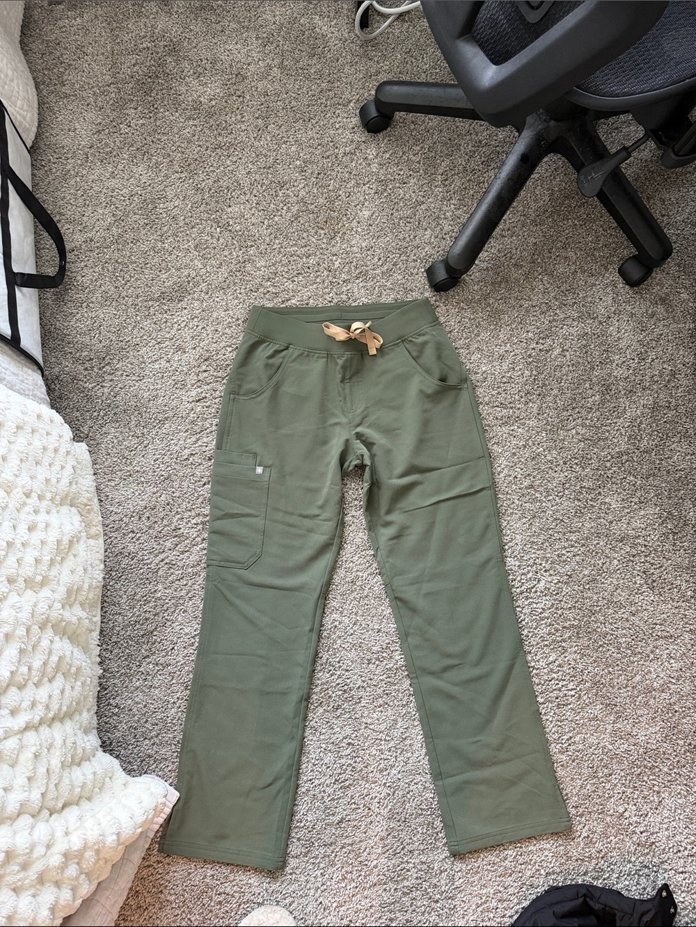 Women’s Figs Olive Green Cargo pants